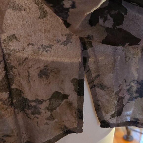 NWOT Gray Floral 100% Silk Button Down Shirt L 12-14 - Picture 3 of 10